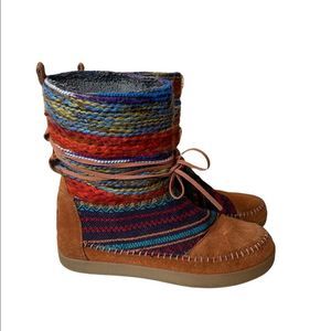 Toms Nepal moccasin boot